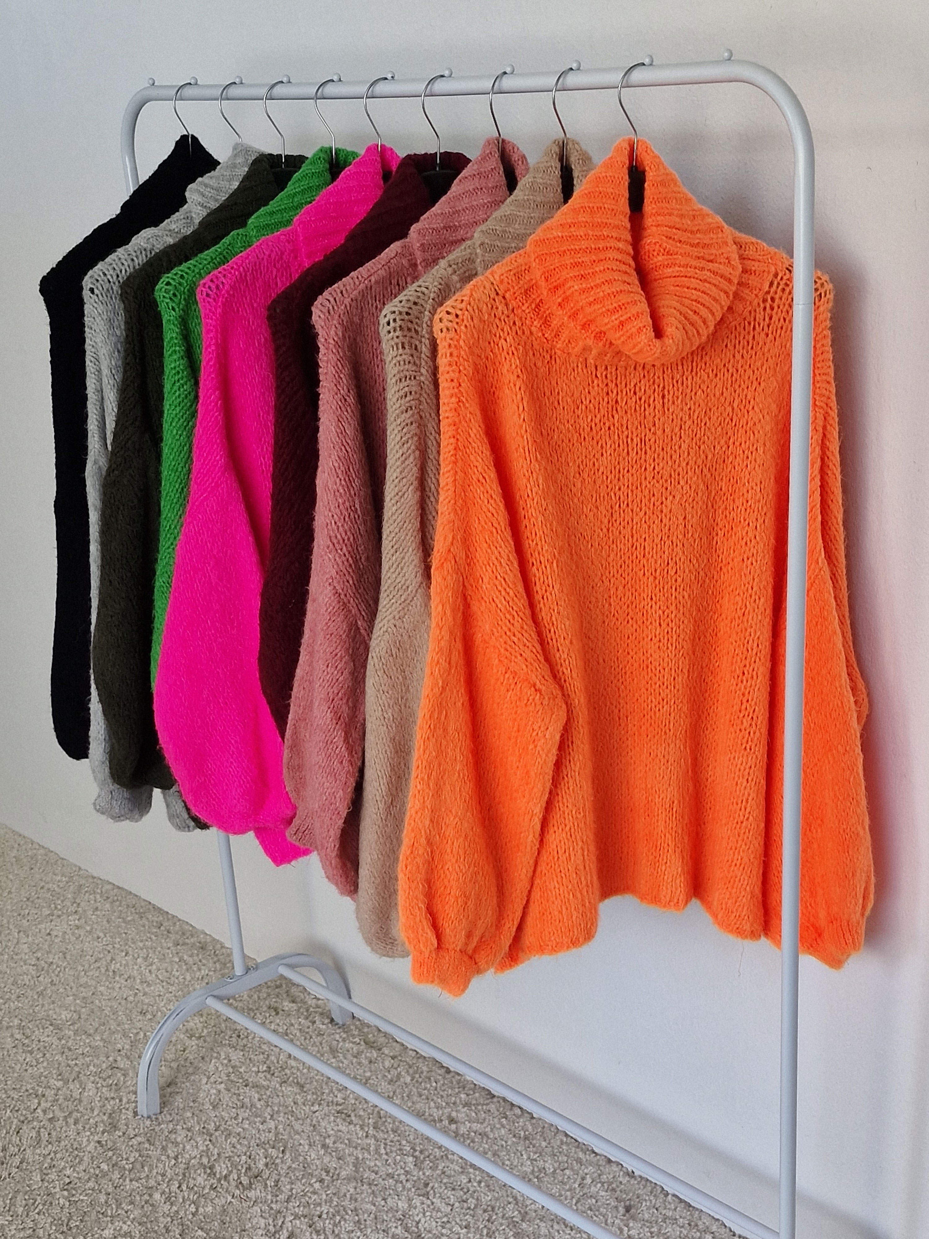 Oversize Pullover mit Rollkragen - FLAUSCHI - Neon Orange Oversize Pullover mit Rollkragen - FLAUSCHI - Neon Orange