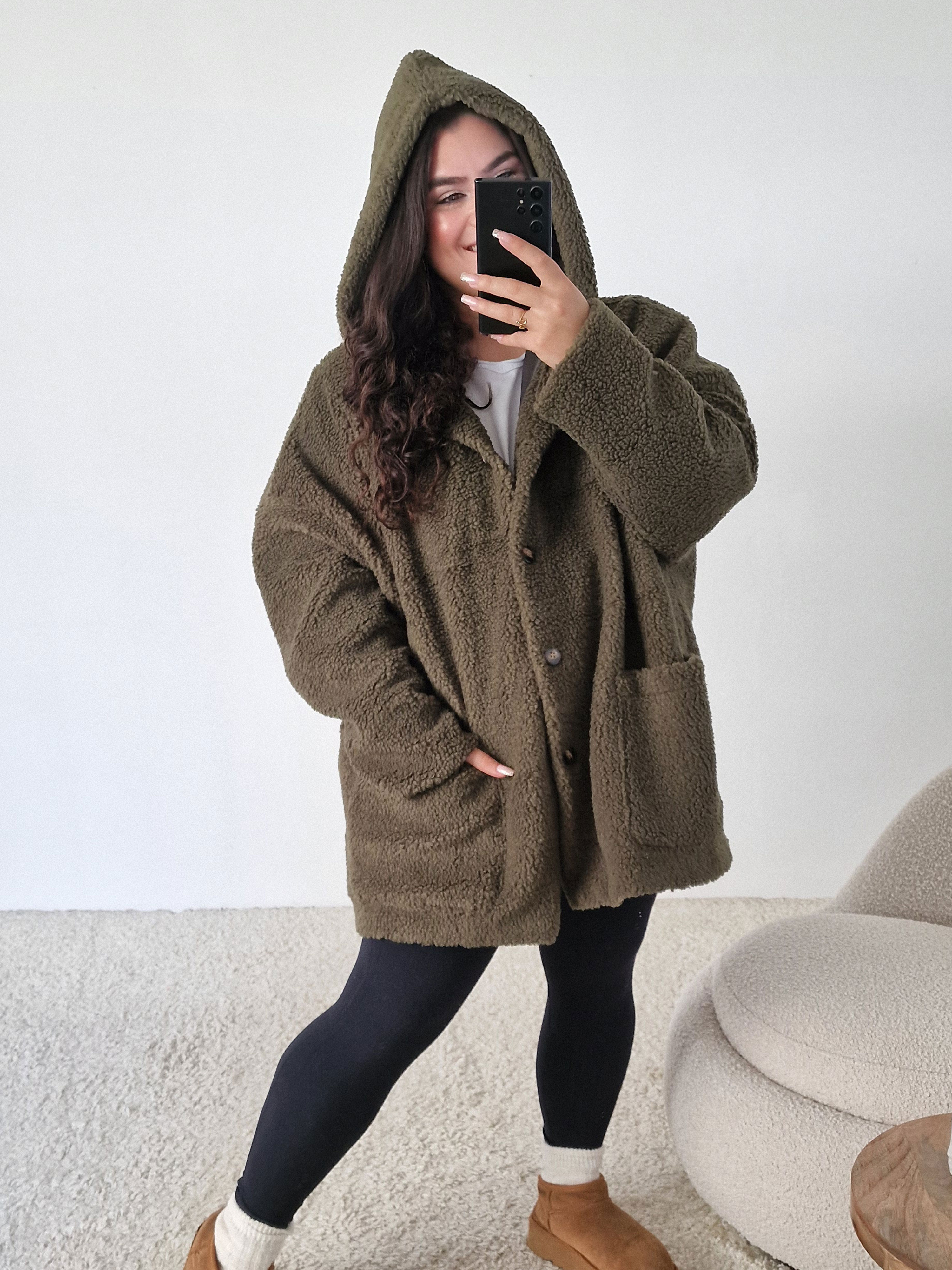 Teddylook Oversize Jacke mit Kapuze - Olive Teddylook Oversize Jacke mit Kapuze - Olive