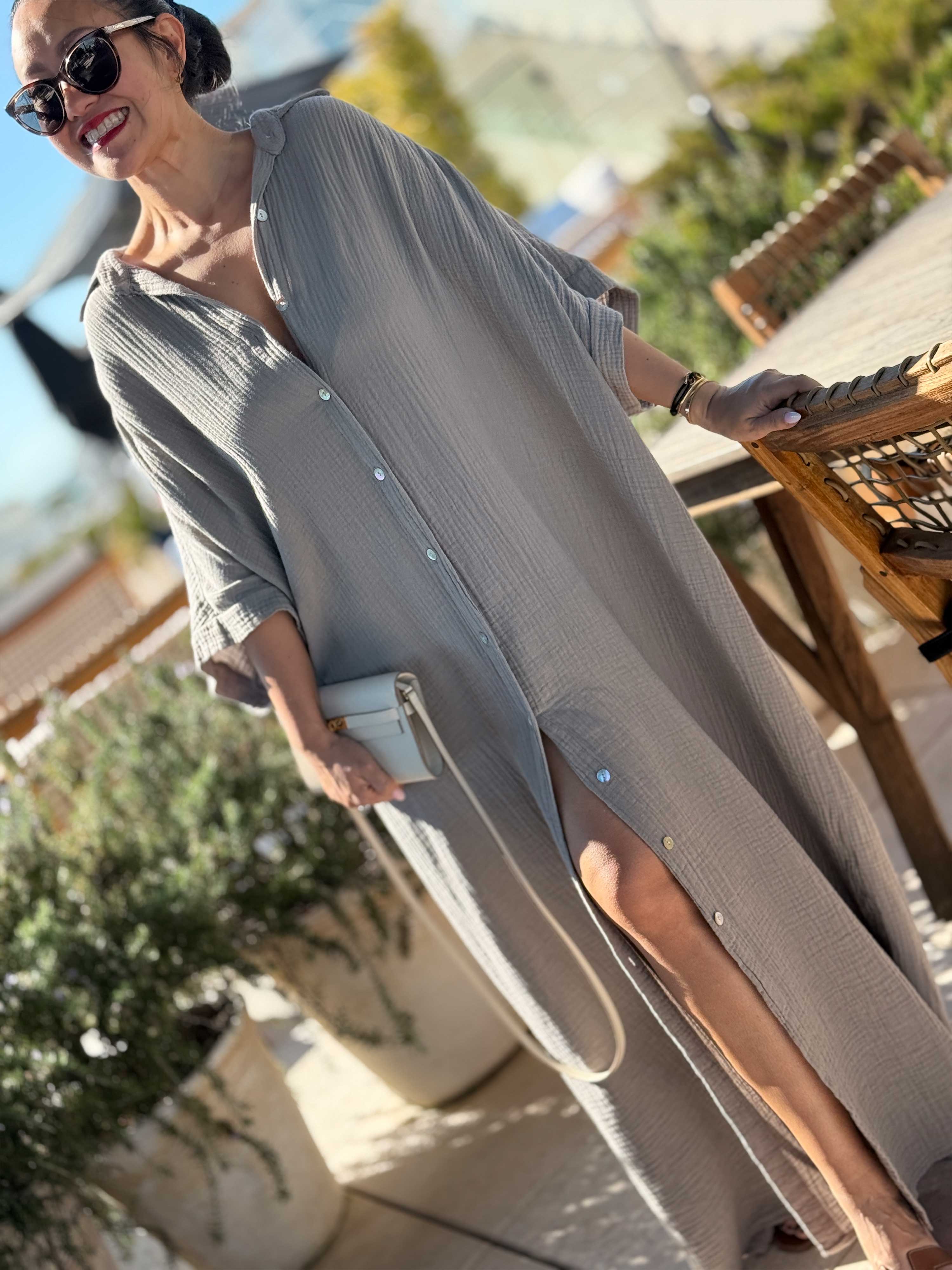 Musselin Oversize Kurzarm Blusenkleid - CAPRI - Taupe Musselin Oversize Kurzarm Blusenkleid - CAPRI - Taupe