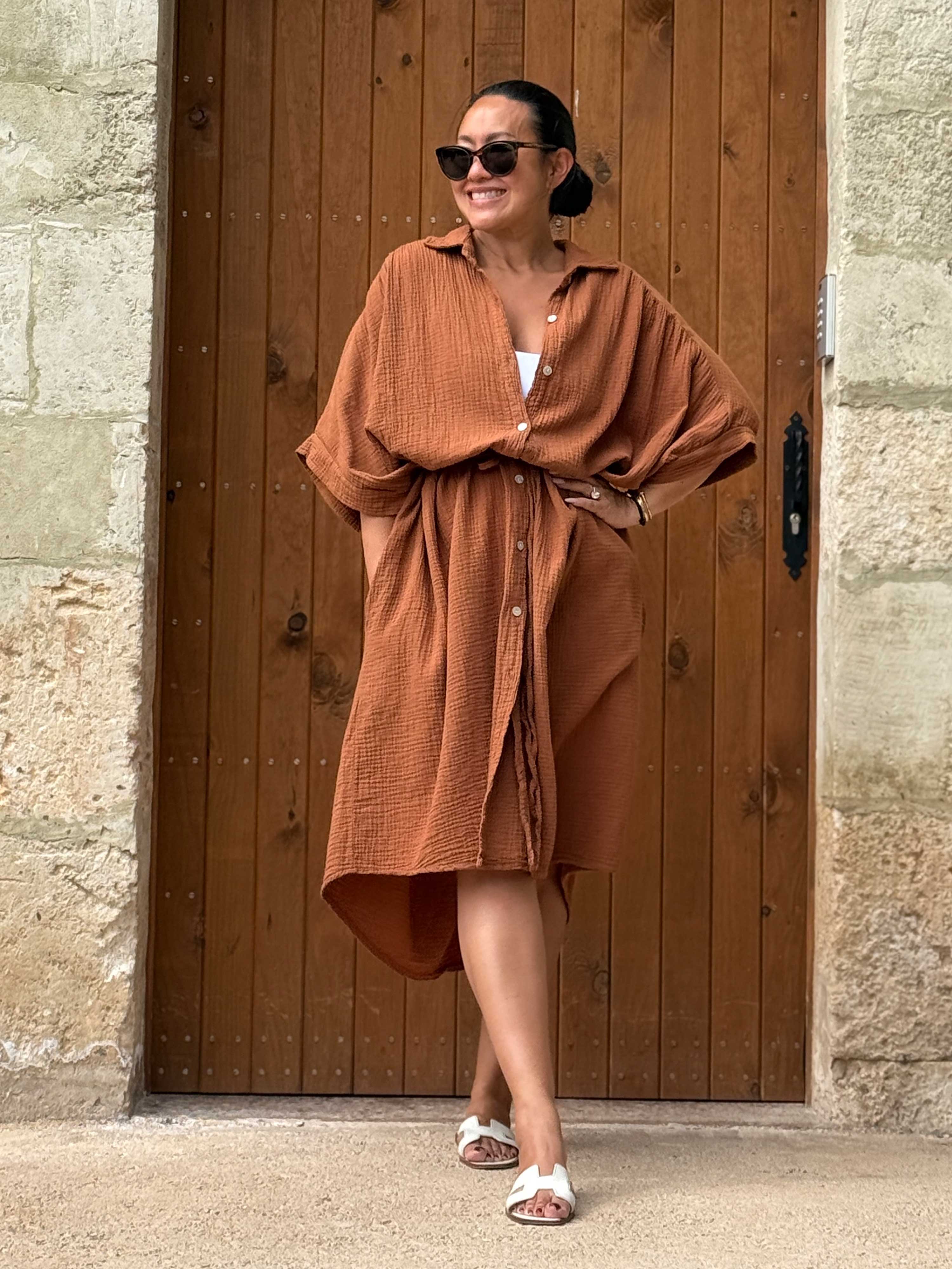 Musselin Oversize Kurzarm Blusenkleid - LANA - Cinnamon Musselin Oversize Kurzarm Blusenkleid - LANA - Cinnamon