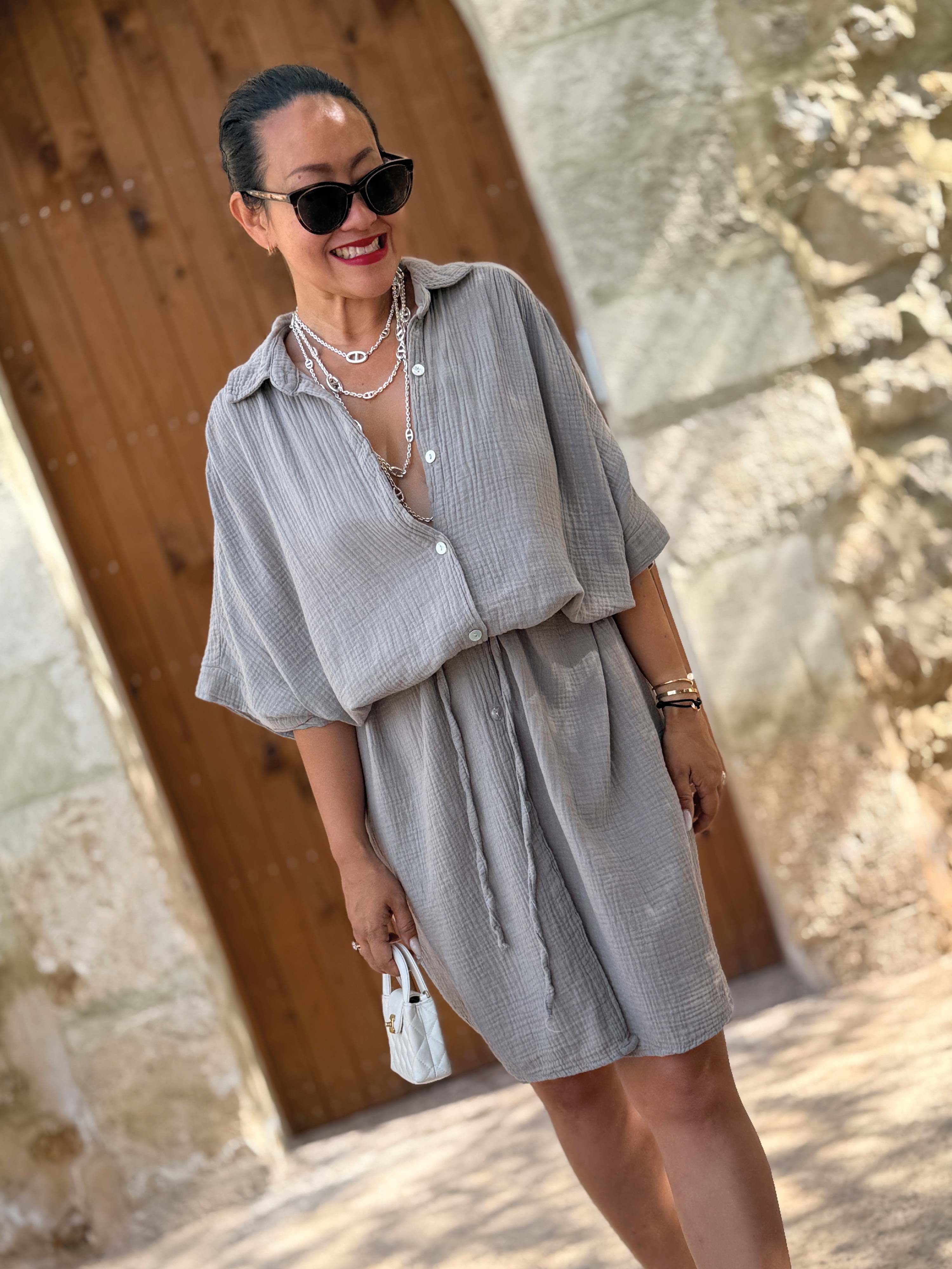 Musselin Oversize Kleid mit Taschen - LANA - Taupe Musselin Oversize Kleid mit Taschen - LANA - Taupe