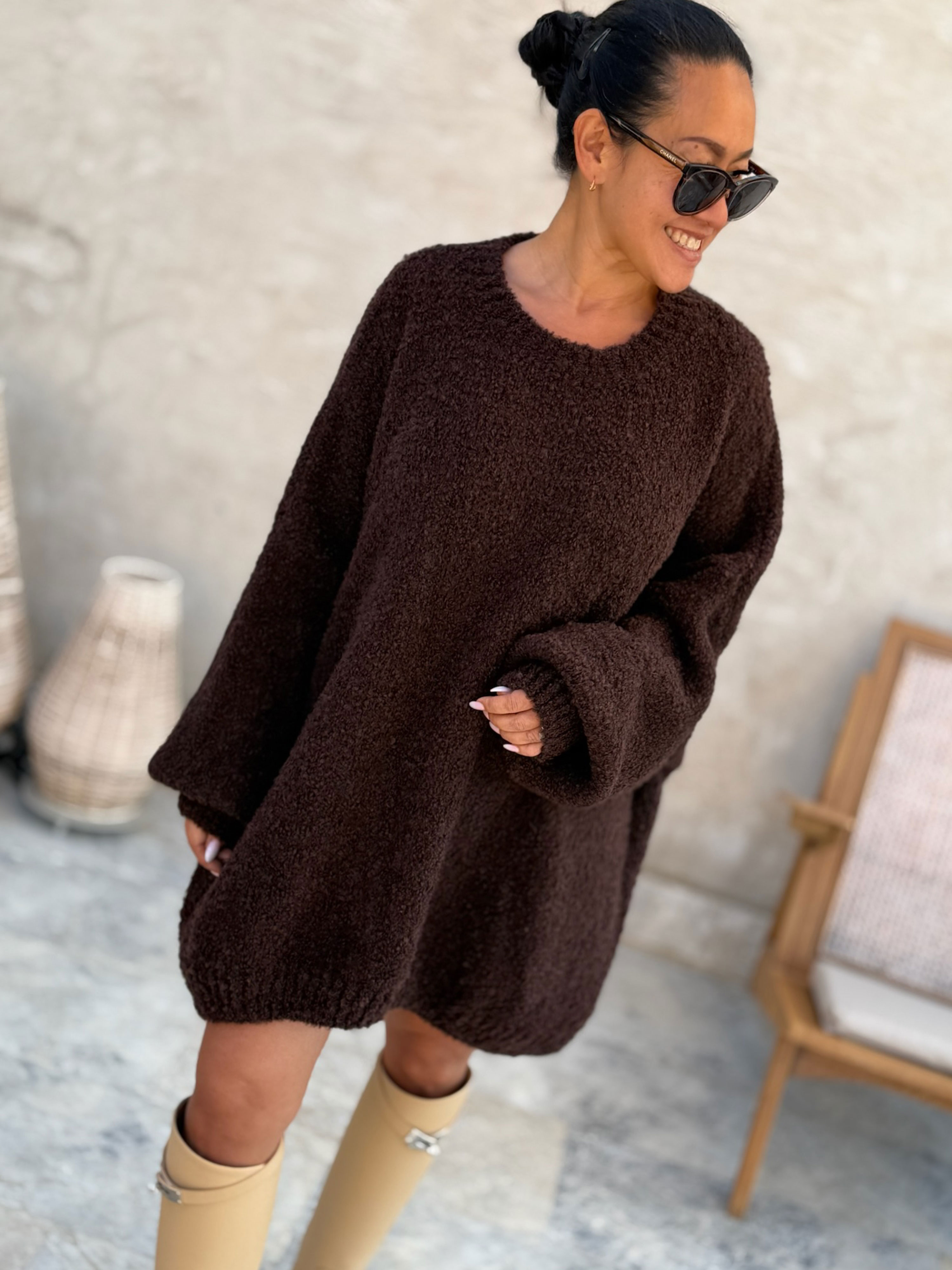 Oversize Bouclé Strickpullover mit Rundhalsausschnitt - Schoko