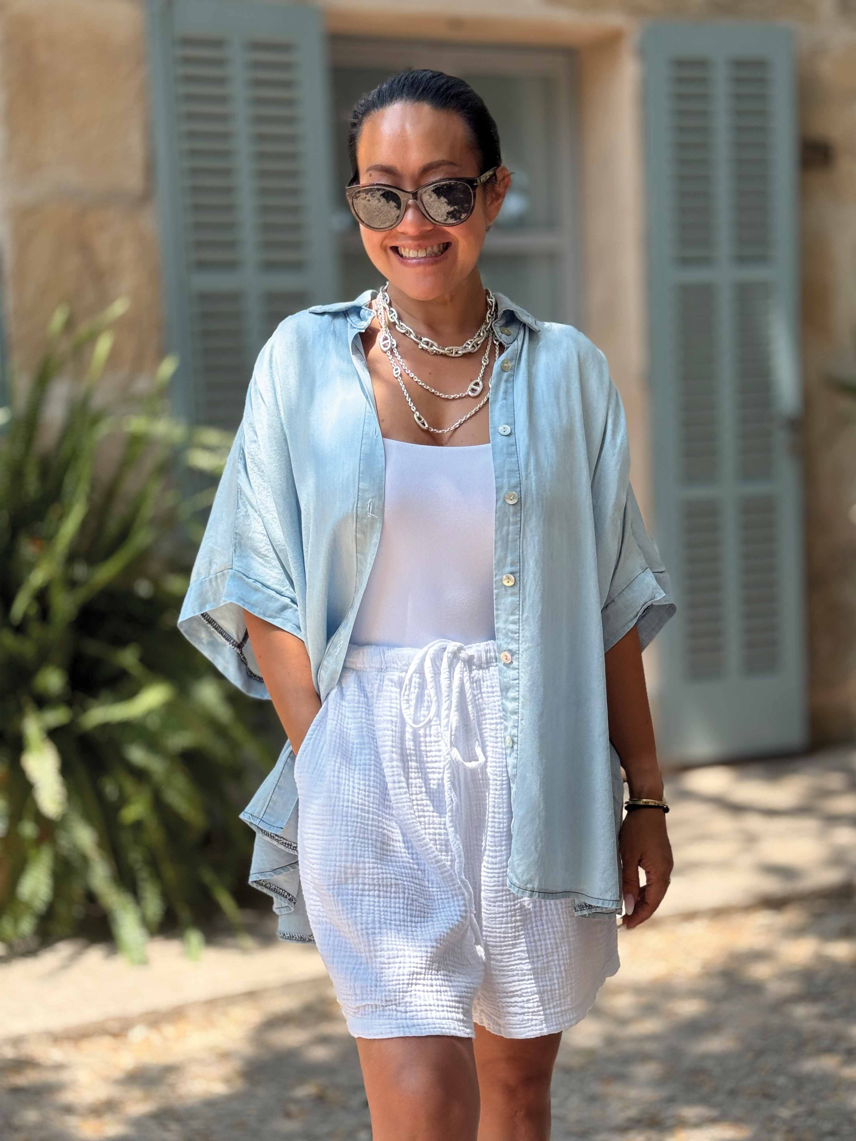 Leichte Lyocell Oversize Kurzarm Bluse MIDI - Light Blue Leichte Lyocell Oversize Kurzarm Bluse MIDI - Light Blue