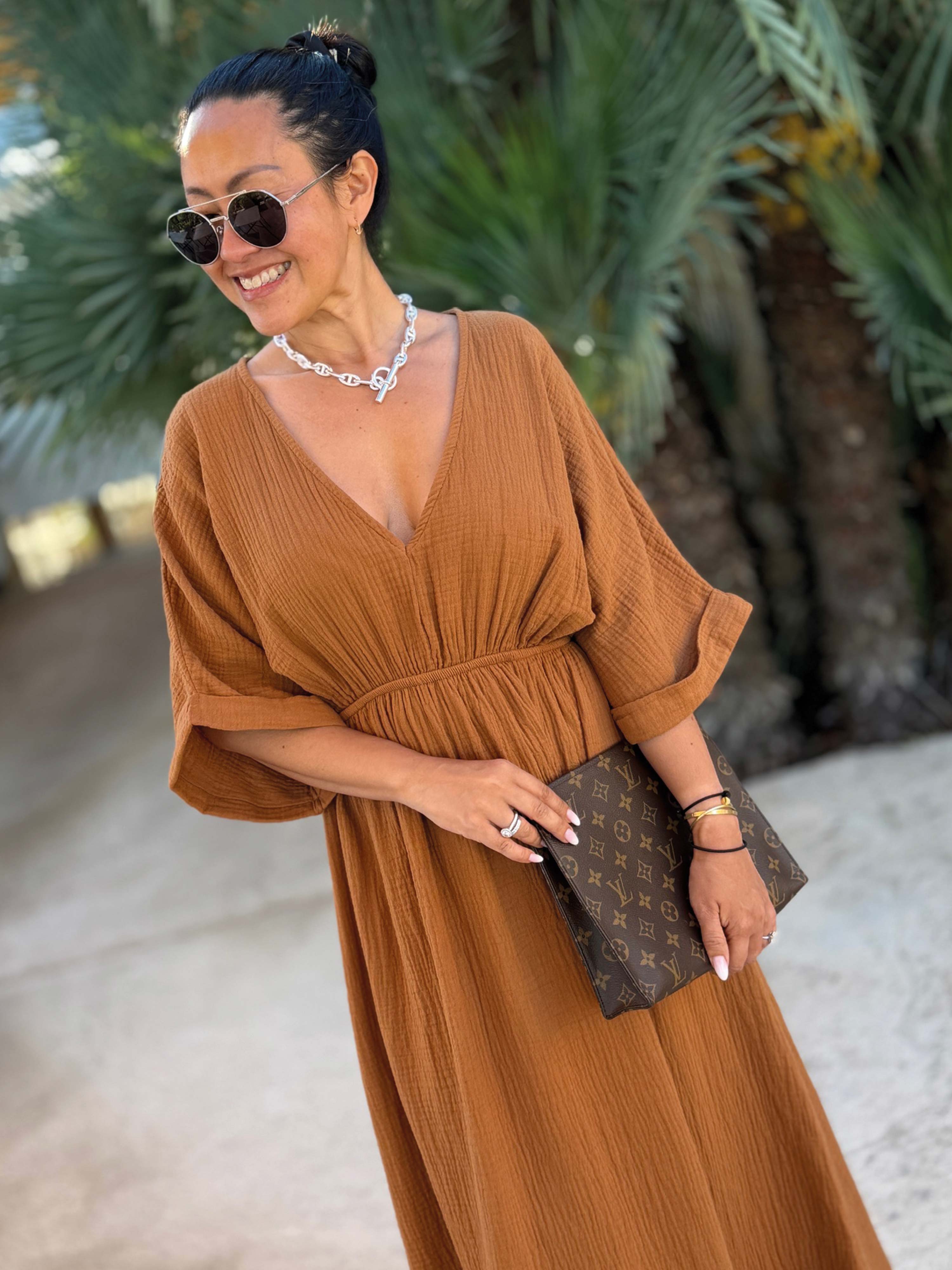 Musselin Kleid mit V-Ausschnitt - CURVY - Cinnamon