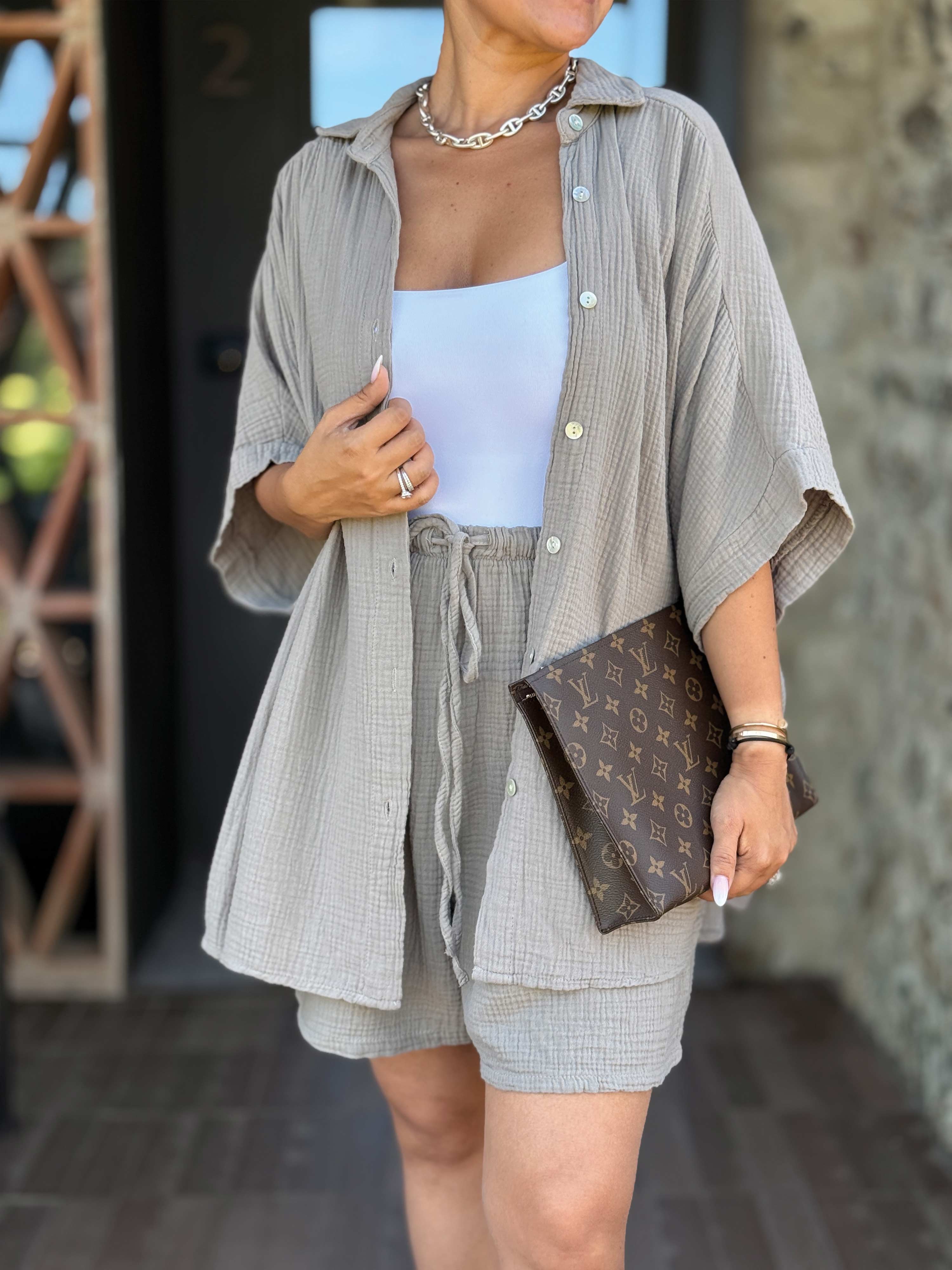 Musselin Oversize Kurzarm Bluse MIDI - Taupe Musselin Oversize Kurzarm Bluse MIDI - Taupe