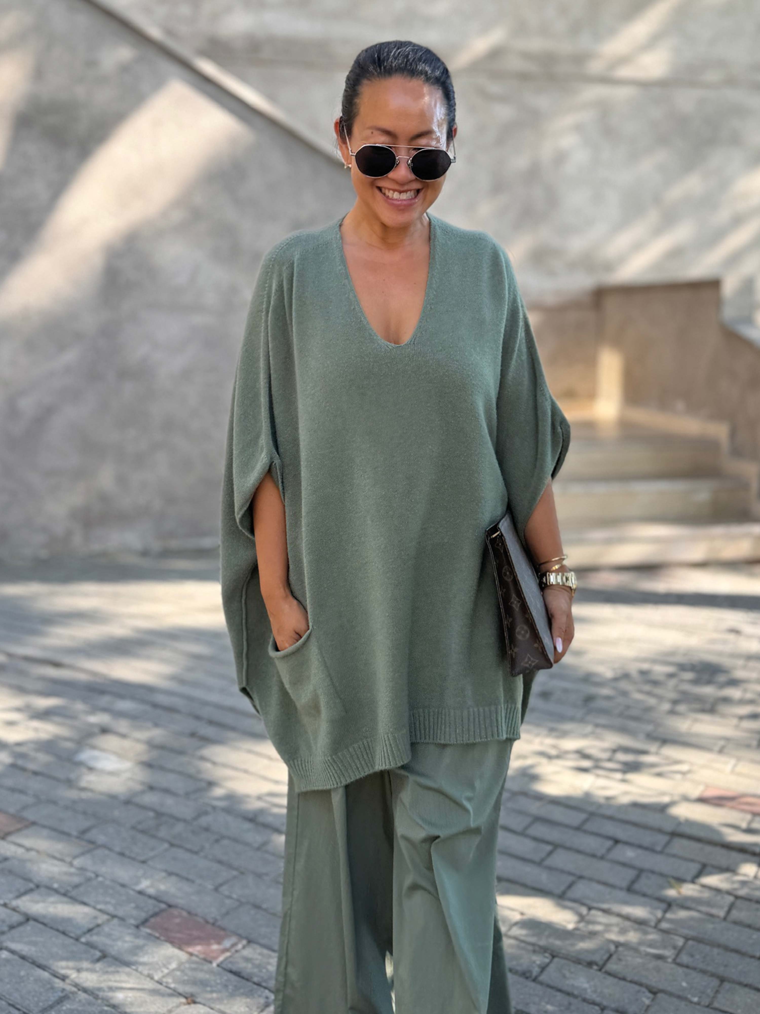 Oversize Viskose Strick Poncho mit V-Ausschnitt - Matcha