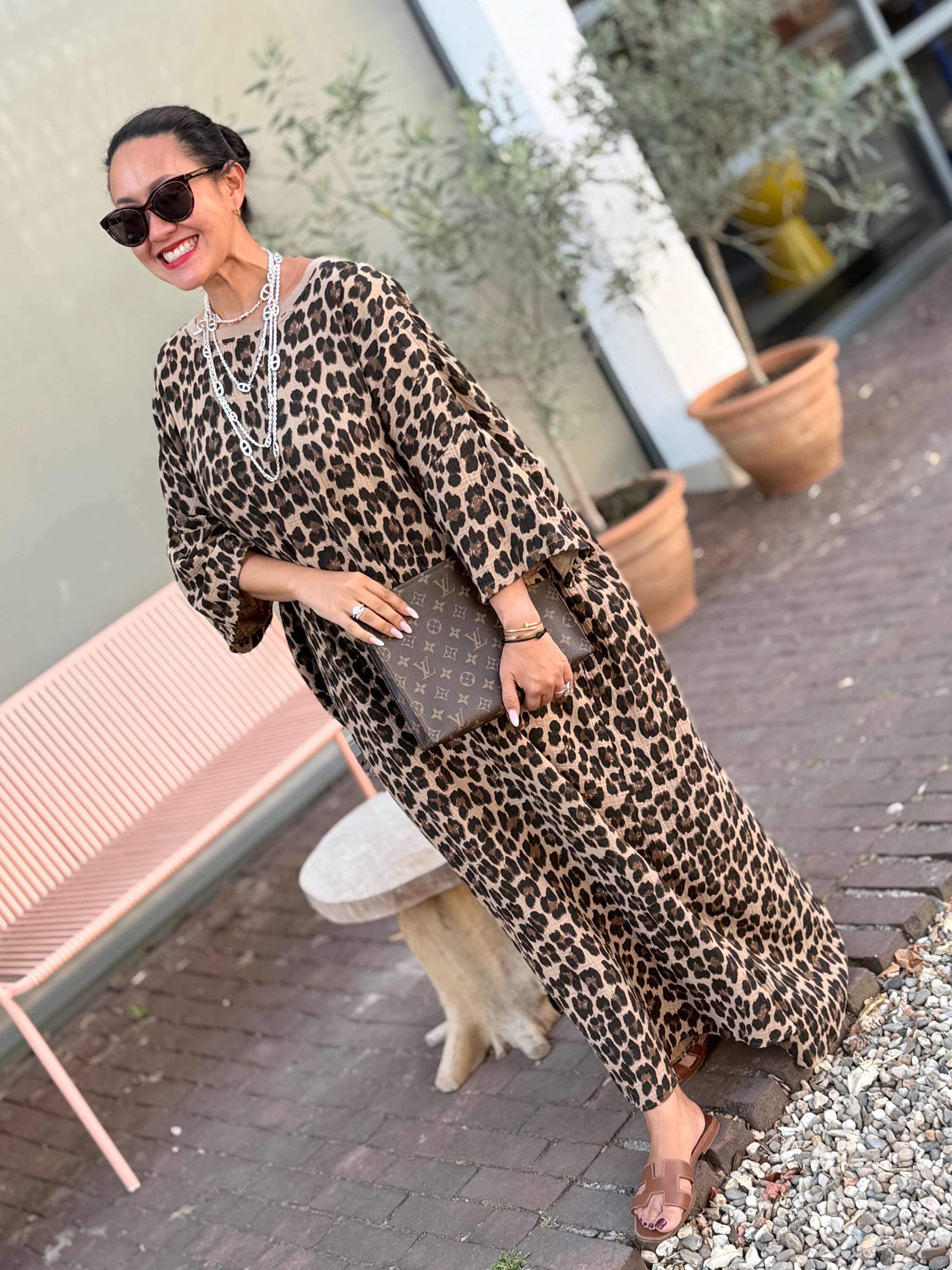 Musselin Oversize Kurzarm Sweatkleid - Leo Camel Musselin Oversize Kurzarm Sweatkleid - Leo Camel