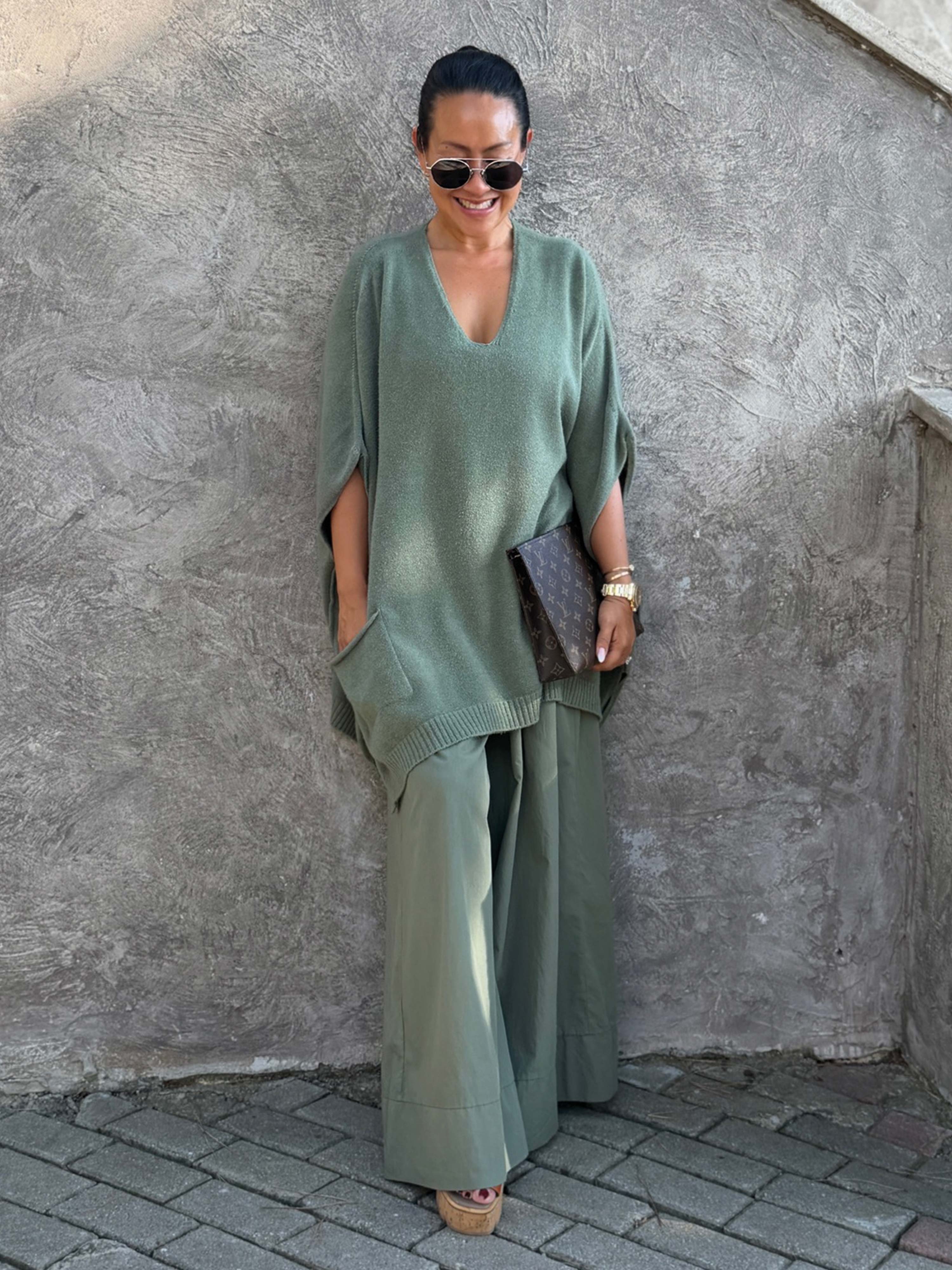 Oversize Viskose Strick Poncho mit V-Ausschnitt - Matcha